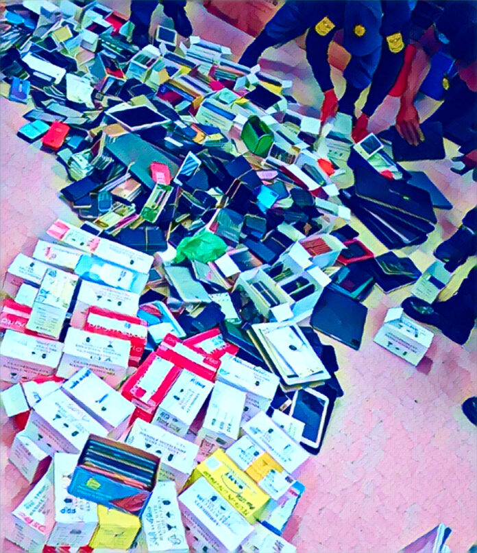 Bloemfontein Man Arrested for Possessing 554 Stolen Phones Bloemfontein Man Arrested for Possessing 554 Stolen Phones