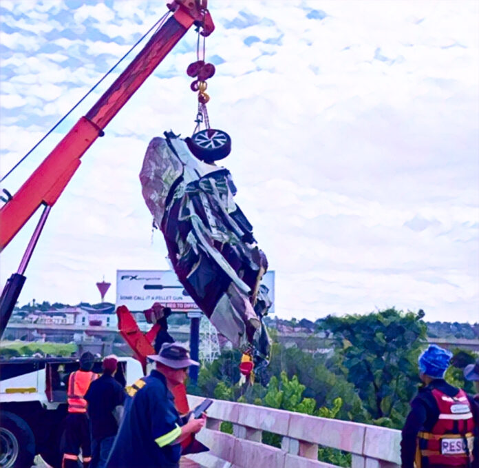 Police divers recover missing white VW Polo linked to deceased officers in Centurion river near N1 highway